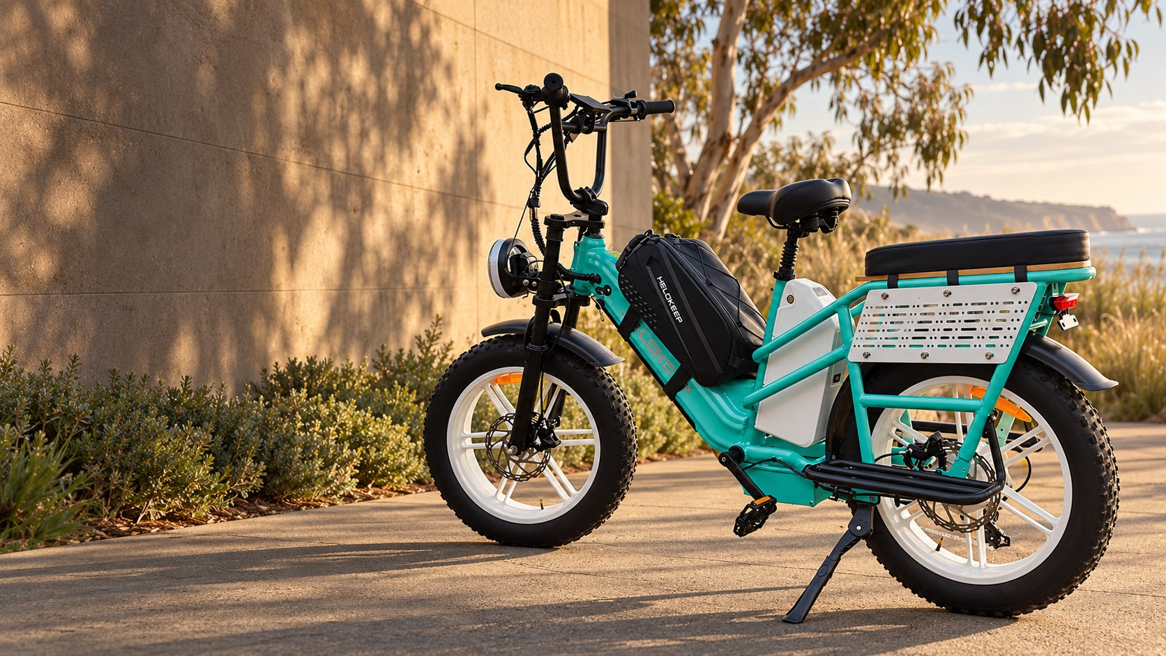 Helokeep CD20 cargo bike in an editorial outdoor scene